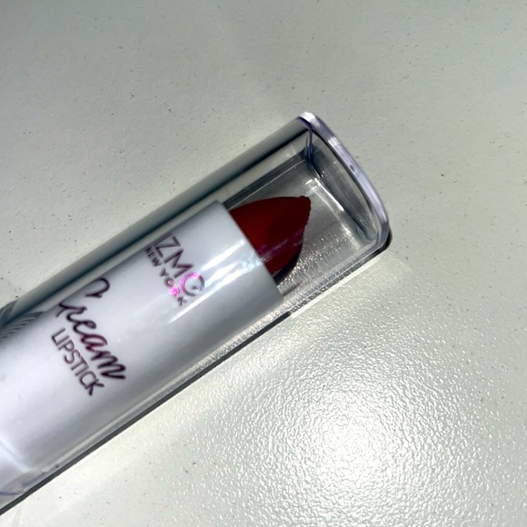 Red cream lipstick - Picture 2 of 2